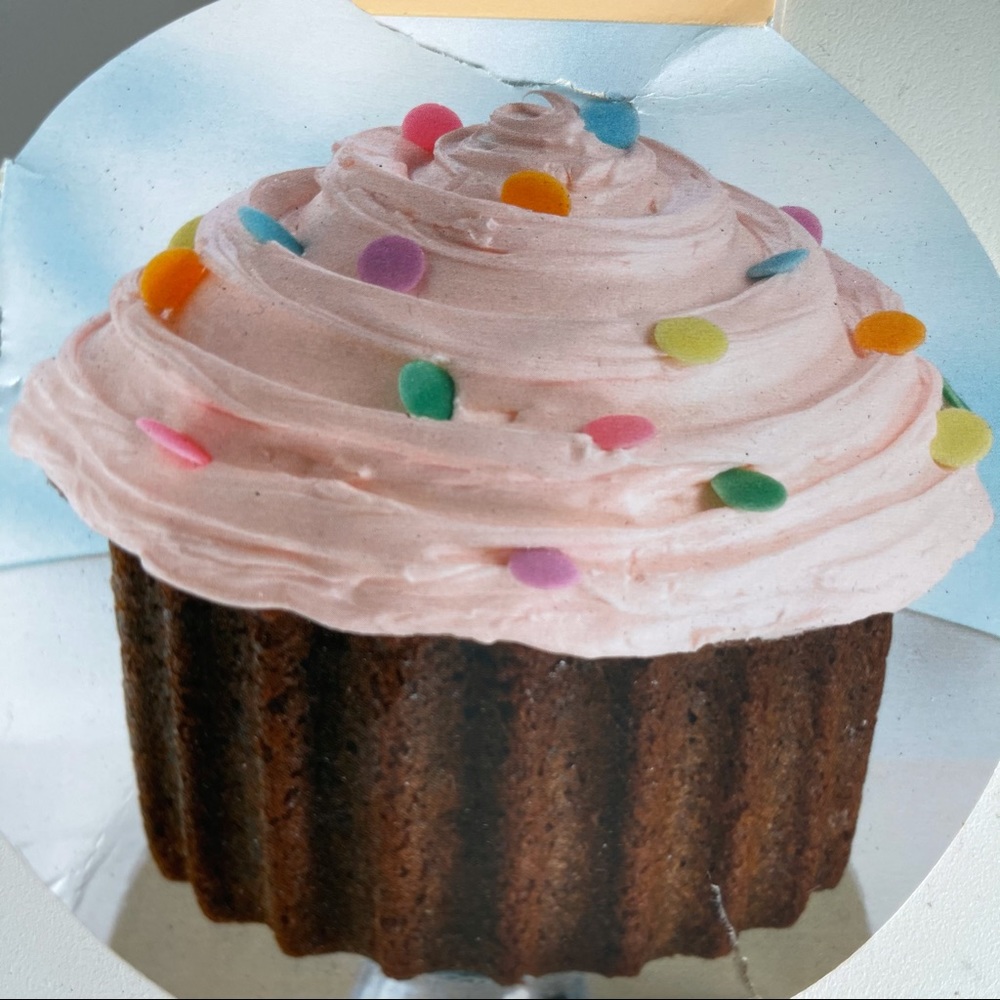 Wilton Giant Cupcake Cake Pan - Picture 3 of 11